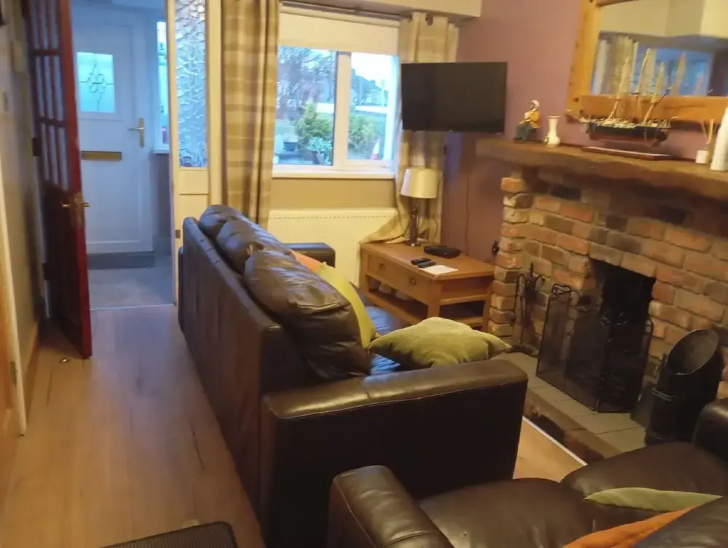 Cosy Cottage- Sleeps 4, Free Parking & Golf Nearby