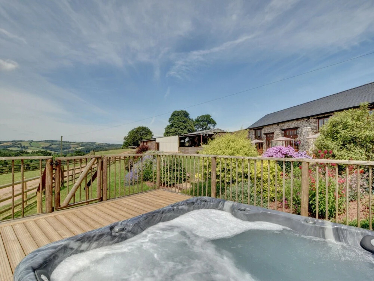 Lovely Apartment in Converted, Stone Barn Located in Tiverton