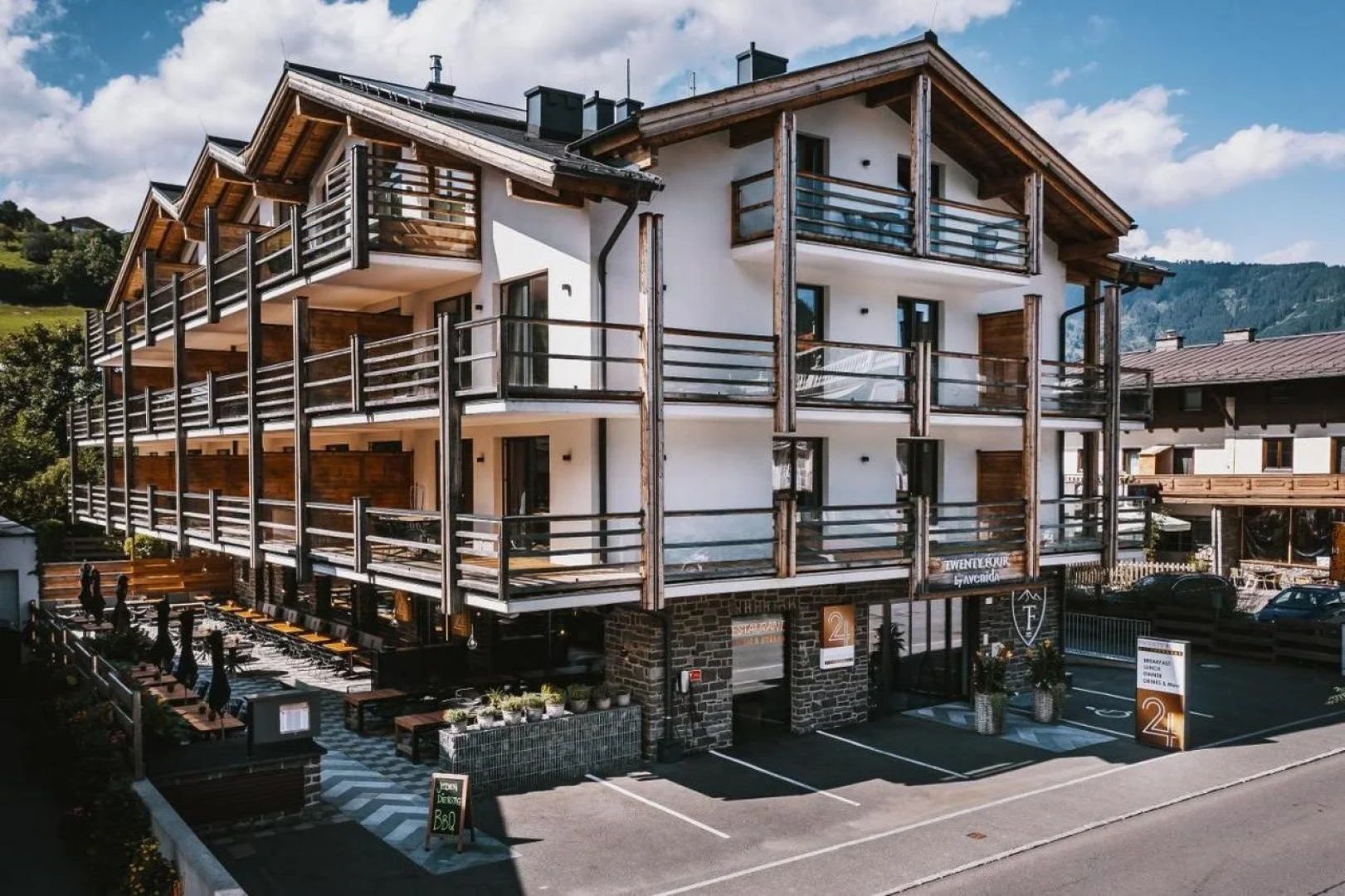 24 by AvenidA - Mountain Hotel