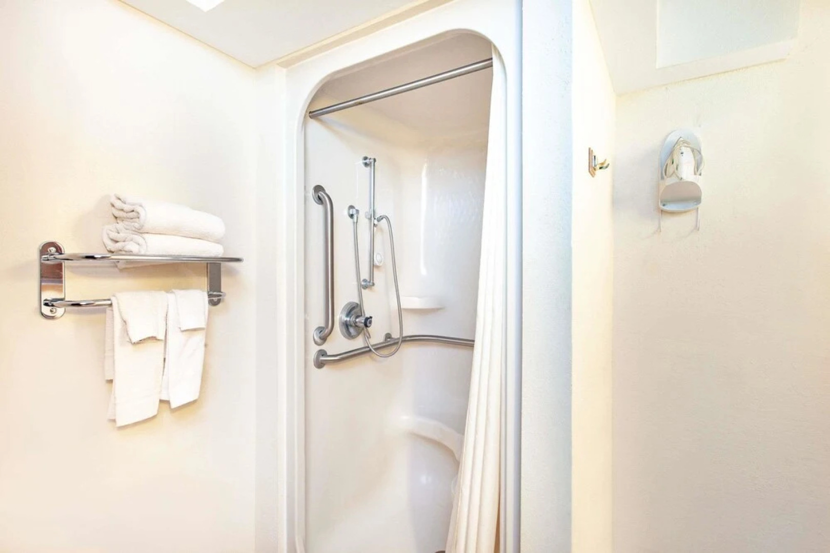 AmericInn by Wyndham Carlton