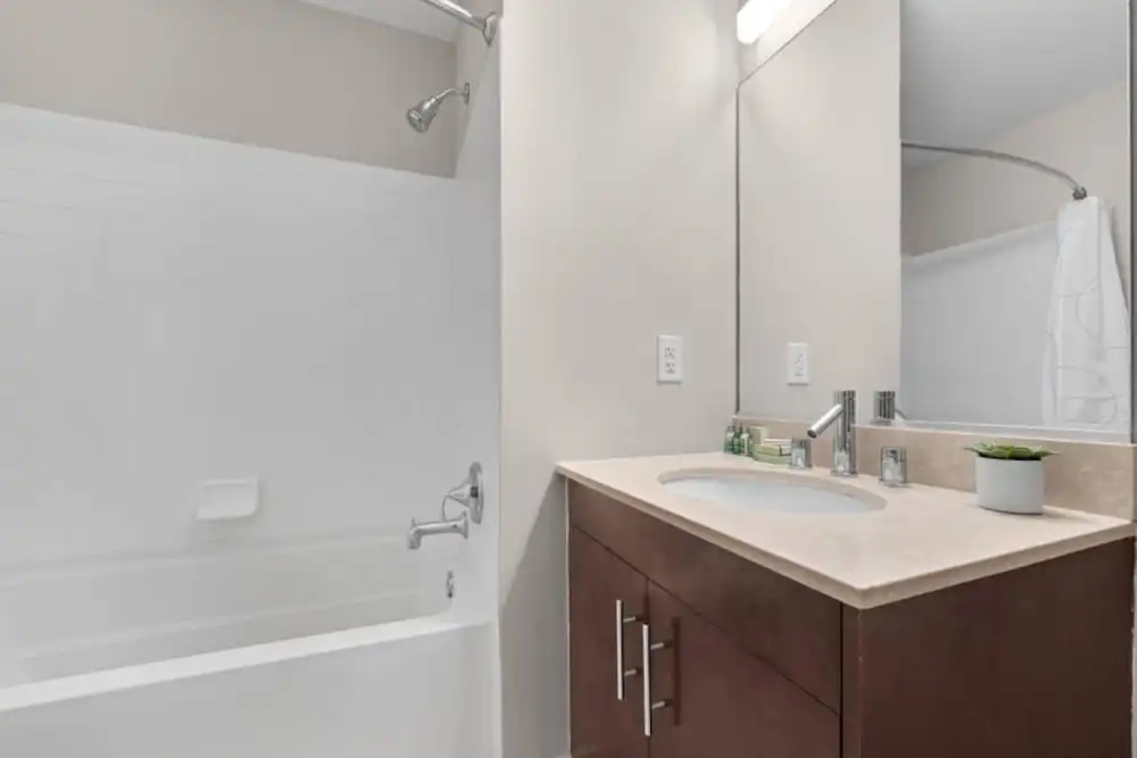 Monaco by Bluebird Suites