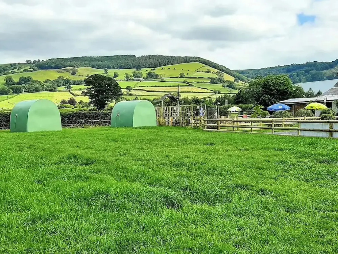 Green Dragon and Kitchen Pod - Sleeps 2 & Parking