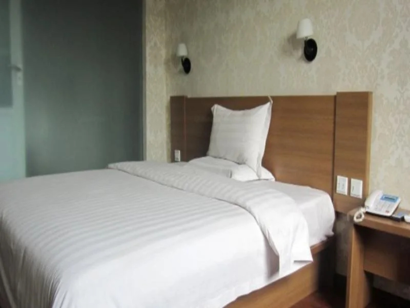 7 Days Inn Yinbin Ren Min Park Branch