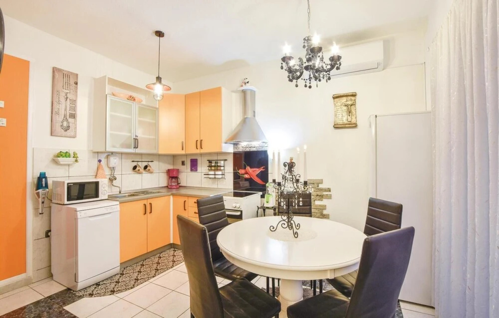 Beautiful Home in Srinjine With Wifi and 3 Bedrooms