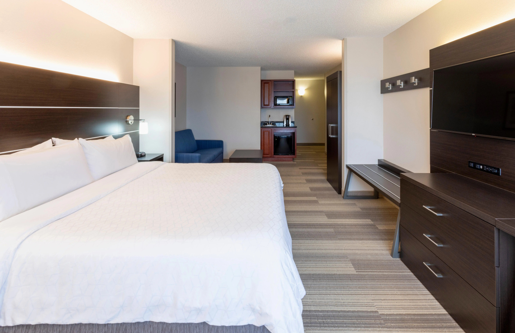 Holiday Inn Express & Suites Vadnais Heights by IHG