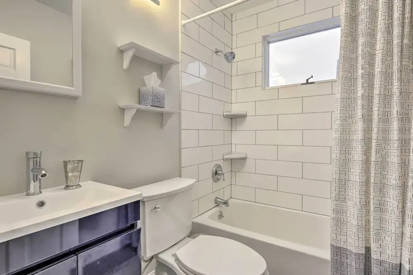 Spacious Getaway W/deck - Walk to Nantucket Sound!