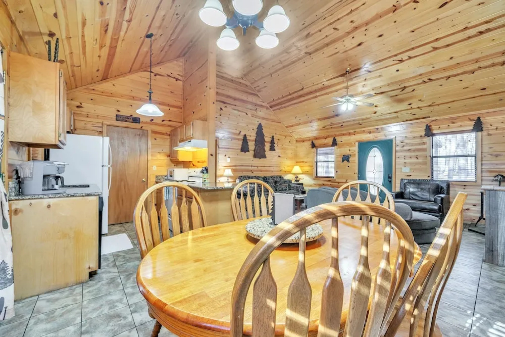 Bear Trail 2 Bedroom Cabin by Redawning