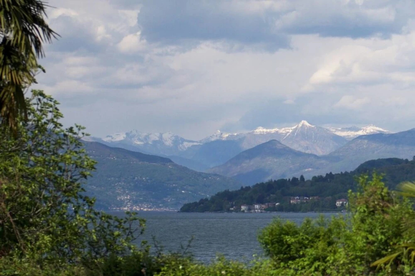 Stresa Apartment With Private Access to Beach