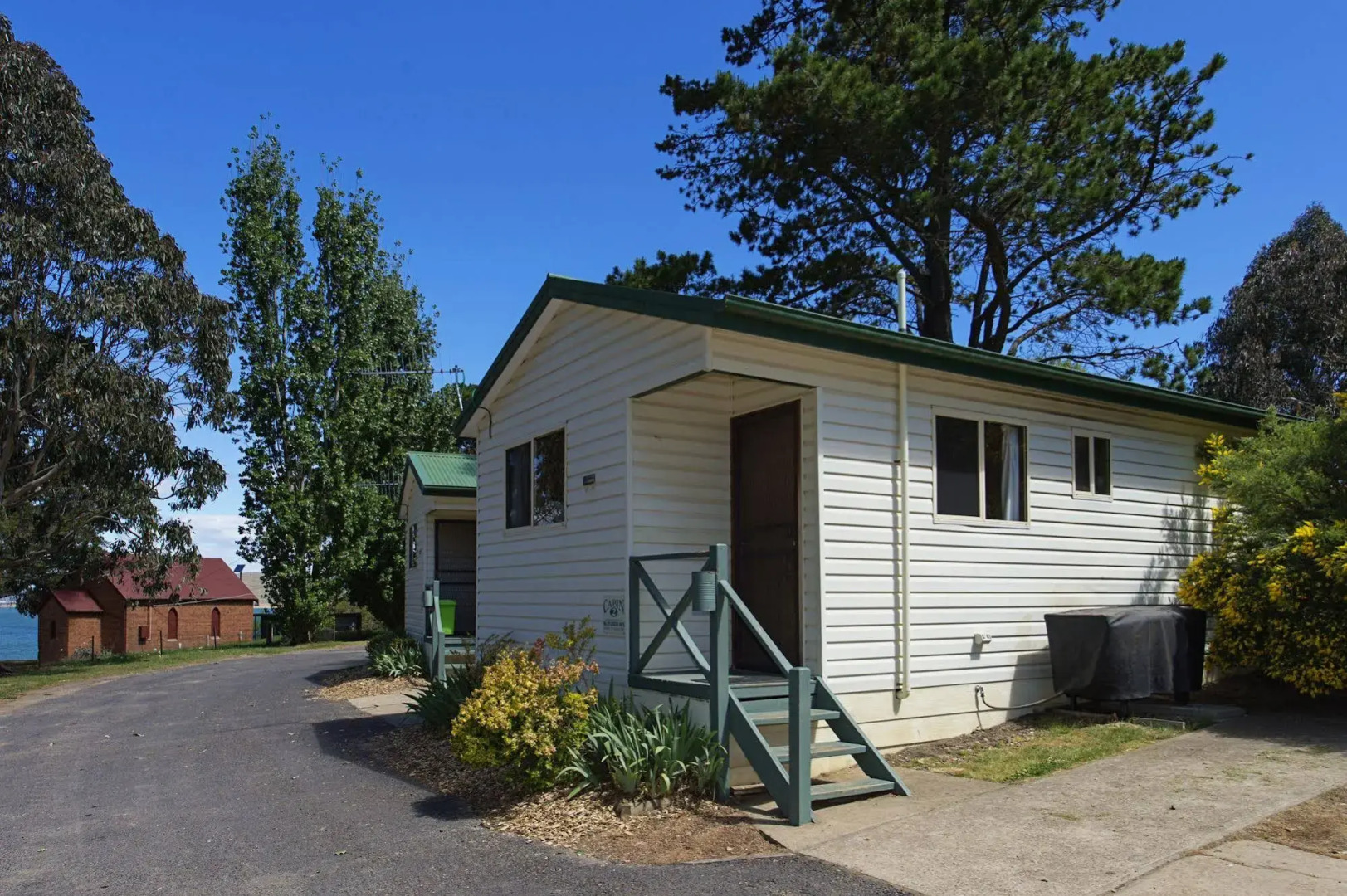 Rainbow Pines Tourist Caravan Park