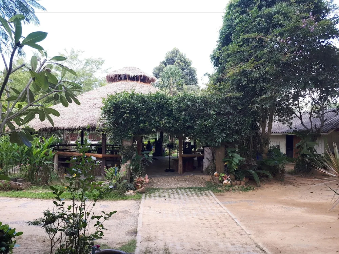 Baan Suansabaijai Resort