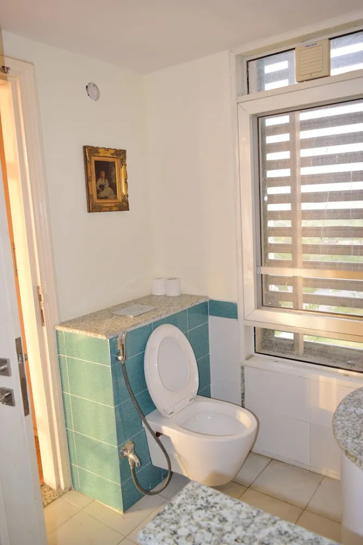 Vehomes Spacious Condo in Greater Noida