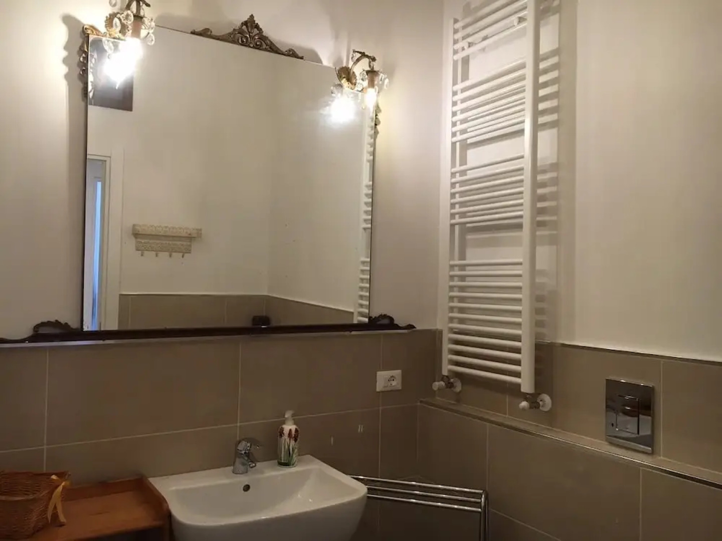 Elegant Flat 15 min From the Center of Milan