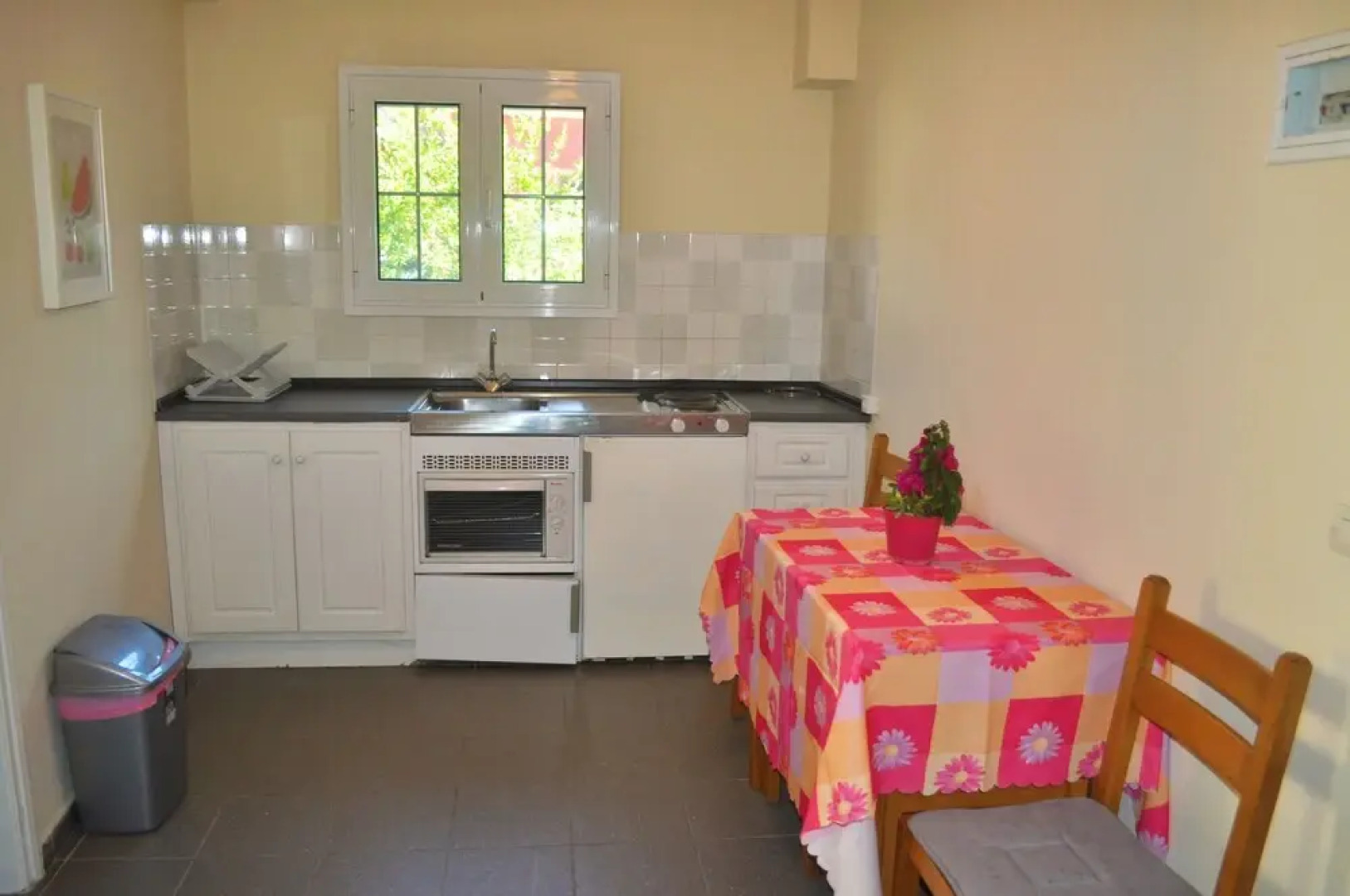 Holiday Studio Apartments Yannis on Agios Gordios Beach in Corfu