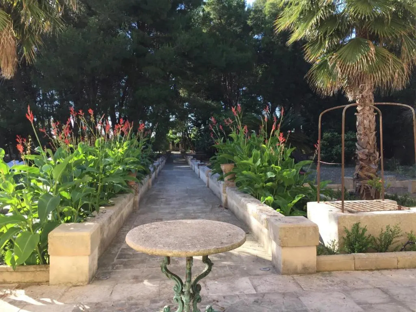 Palazzo de Carlo e il parco dei 7 pozzi