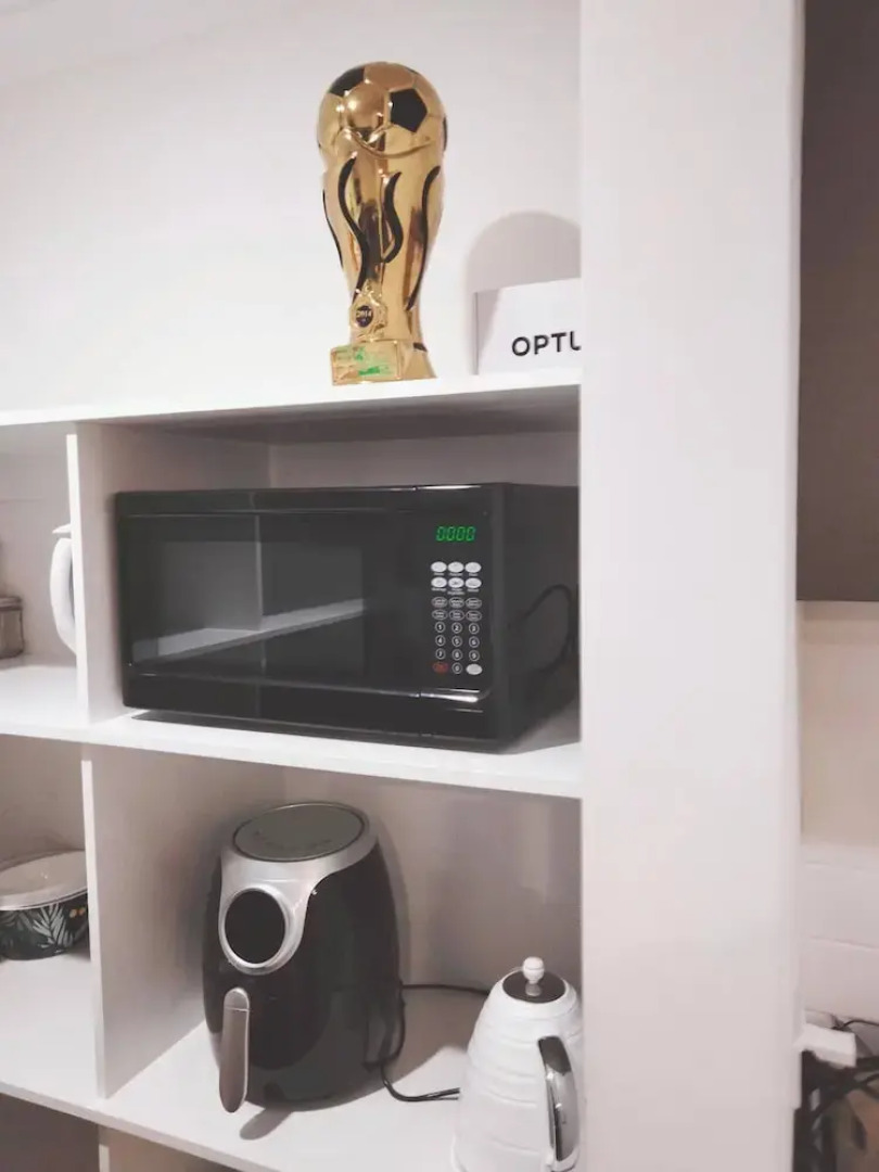 Modern & Cosey 4bedroom House Walk to Beach