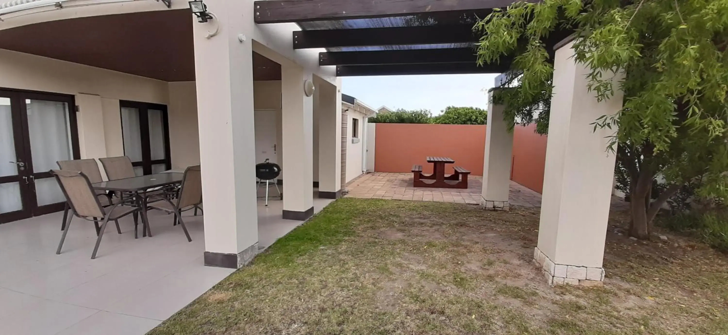 Hadingham Russell Holiday House