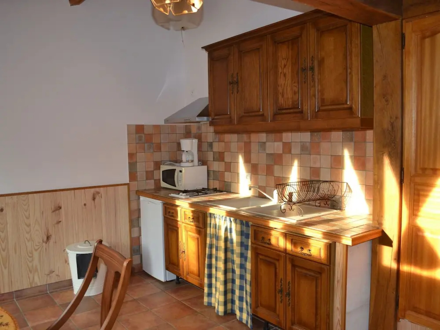 Well-kept Mobile Home Situated Among Vineyards in Dordogne