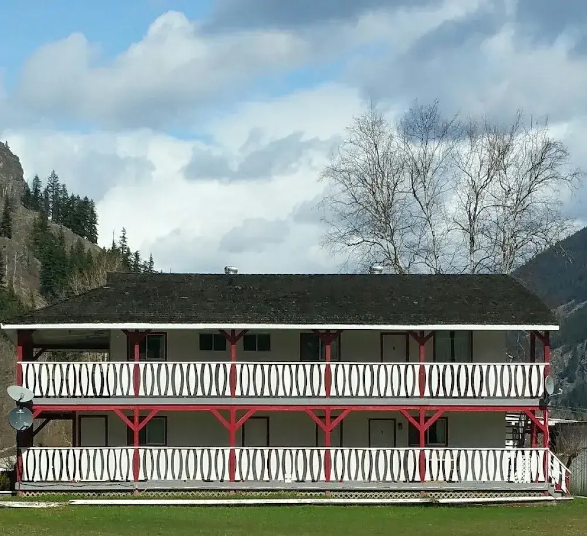 Rivermount Motel Campground and RV Park