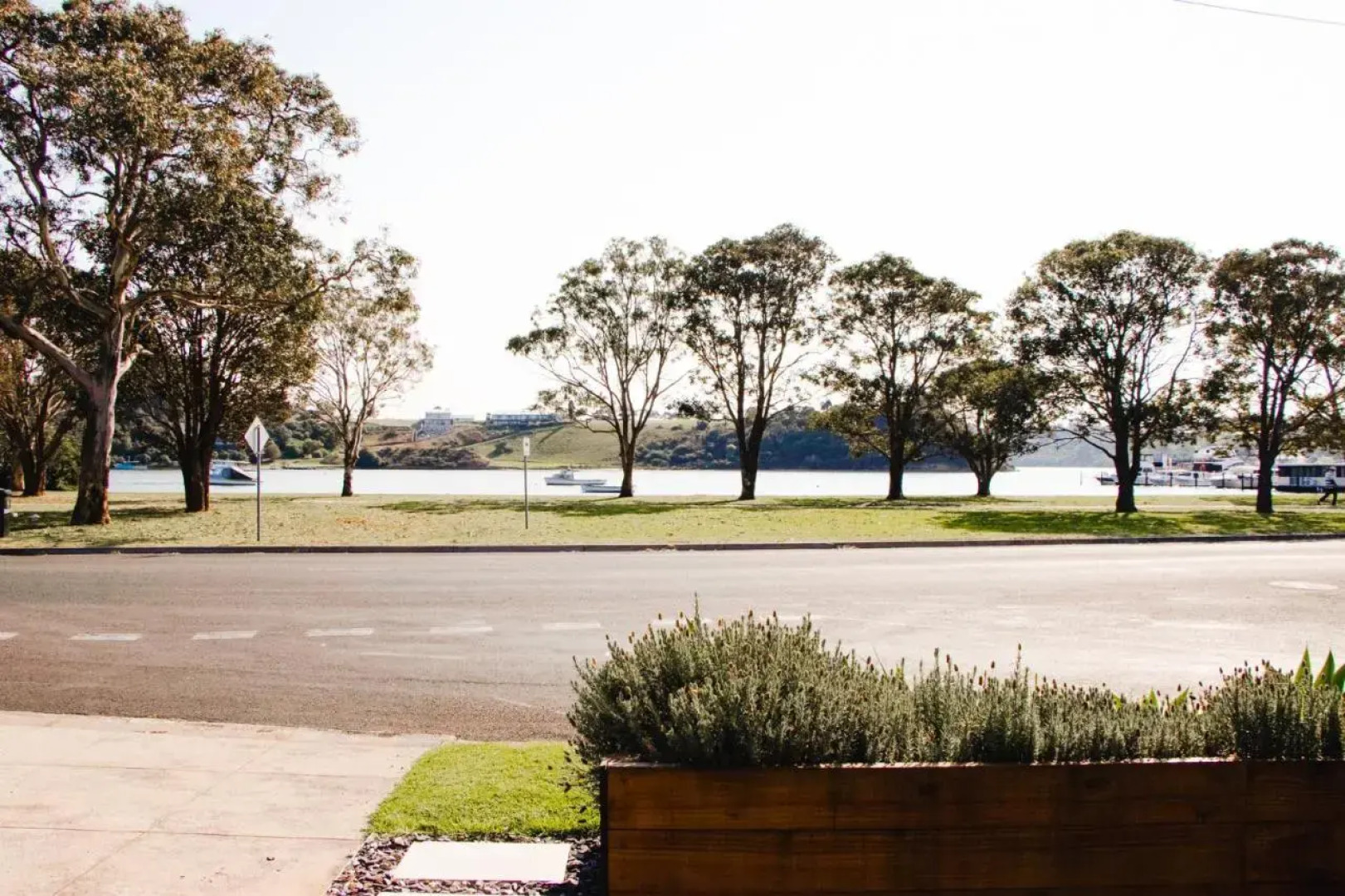 The Wheelhouse - 2BR Waterfront Apt in town