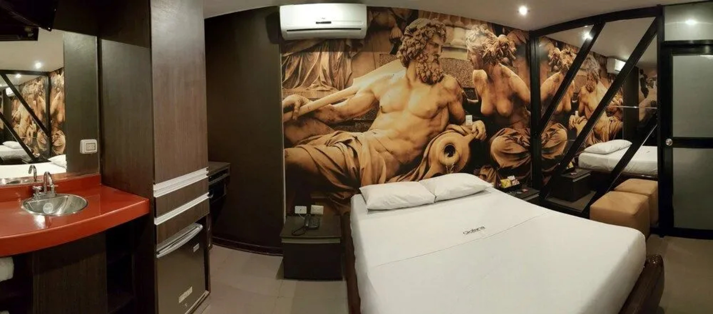 Qollana Business Hotel