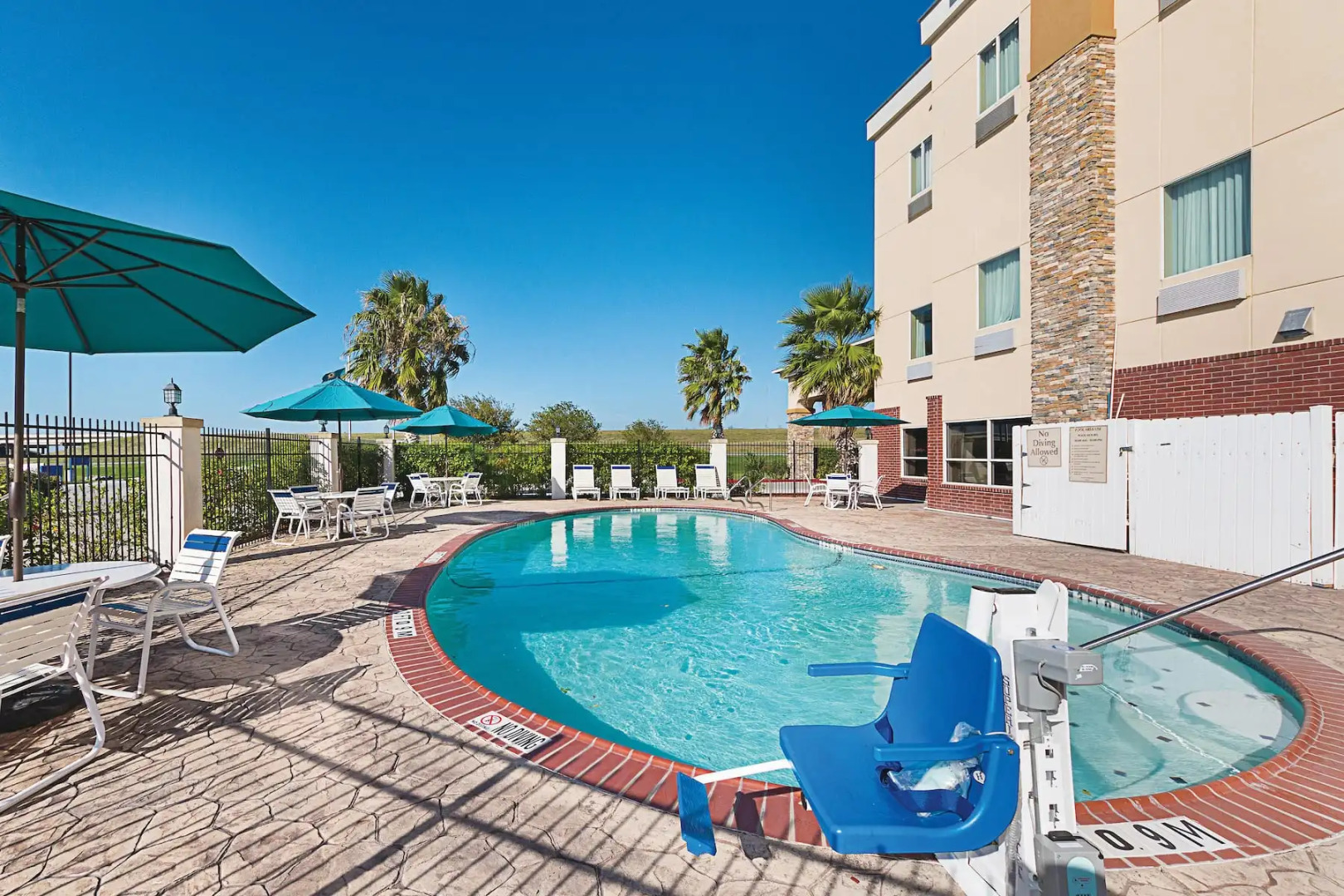 La Quinta Inn & Suites by Wyndham Mathis