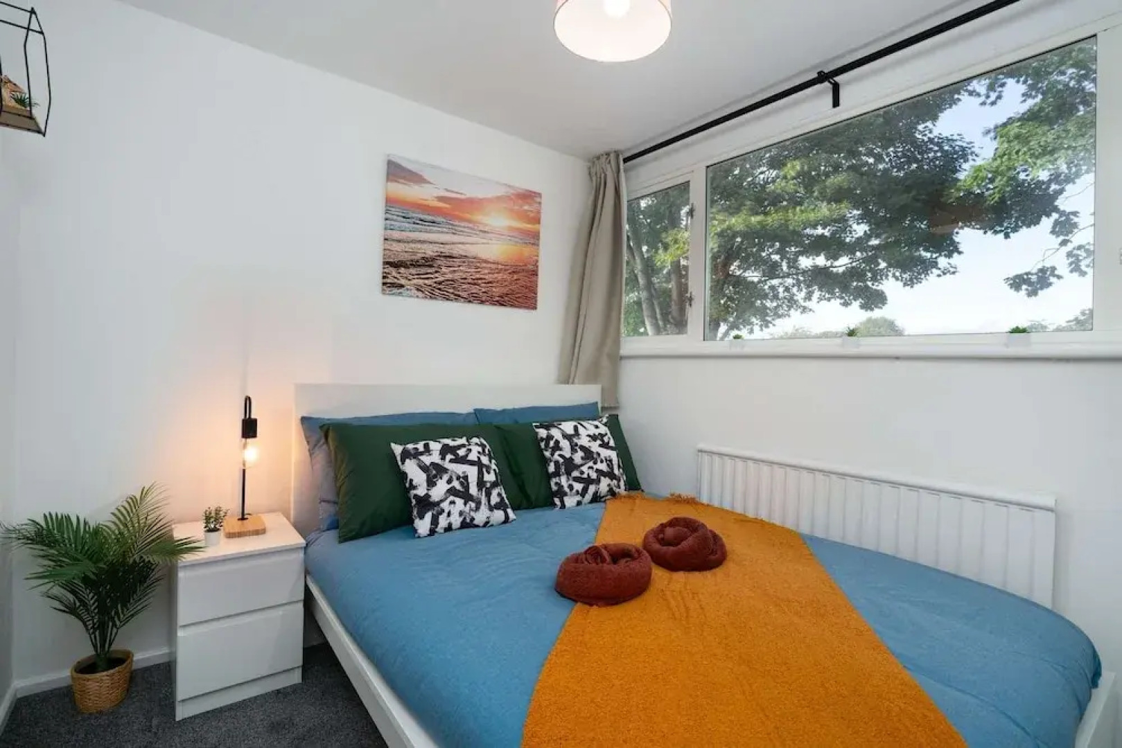 Spacious - 3 Bed - Free Parking