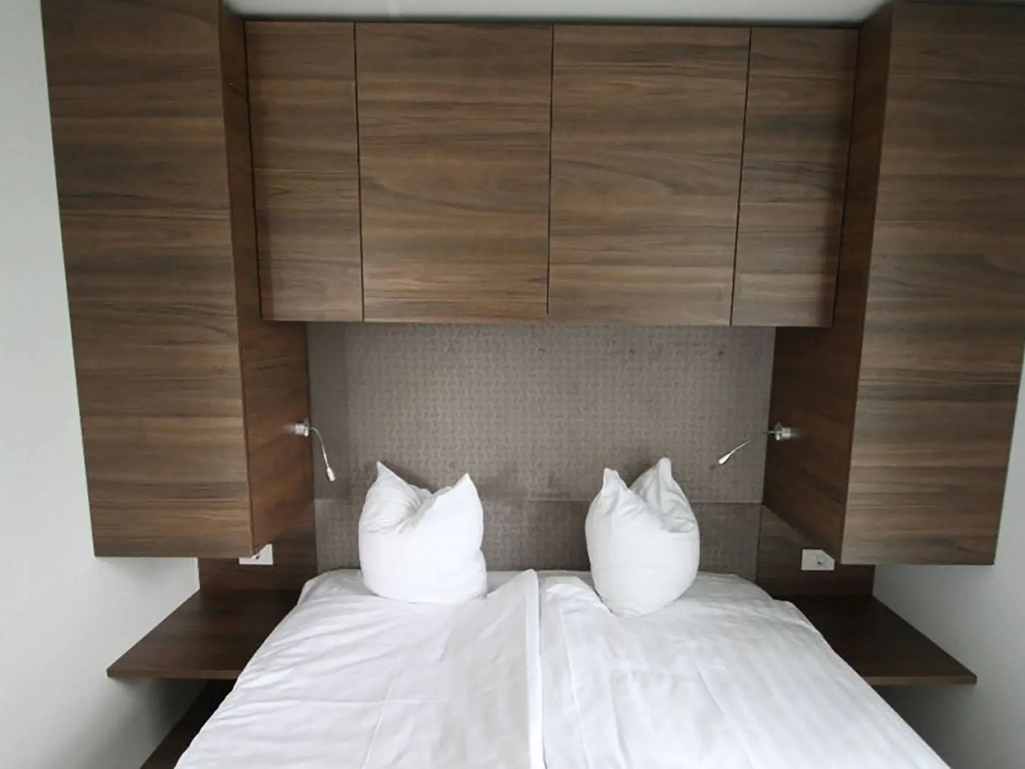 Comfortable air-conditioned chalet in a holiday park on the Gulperberg