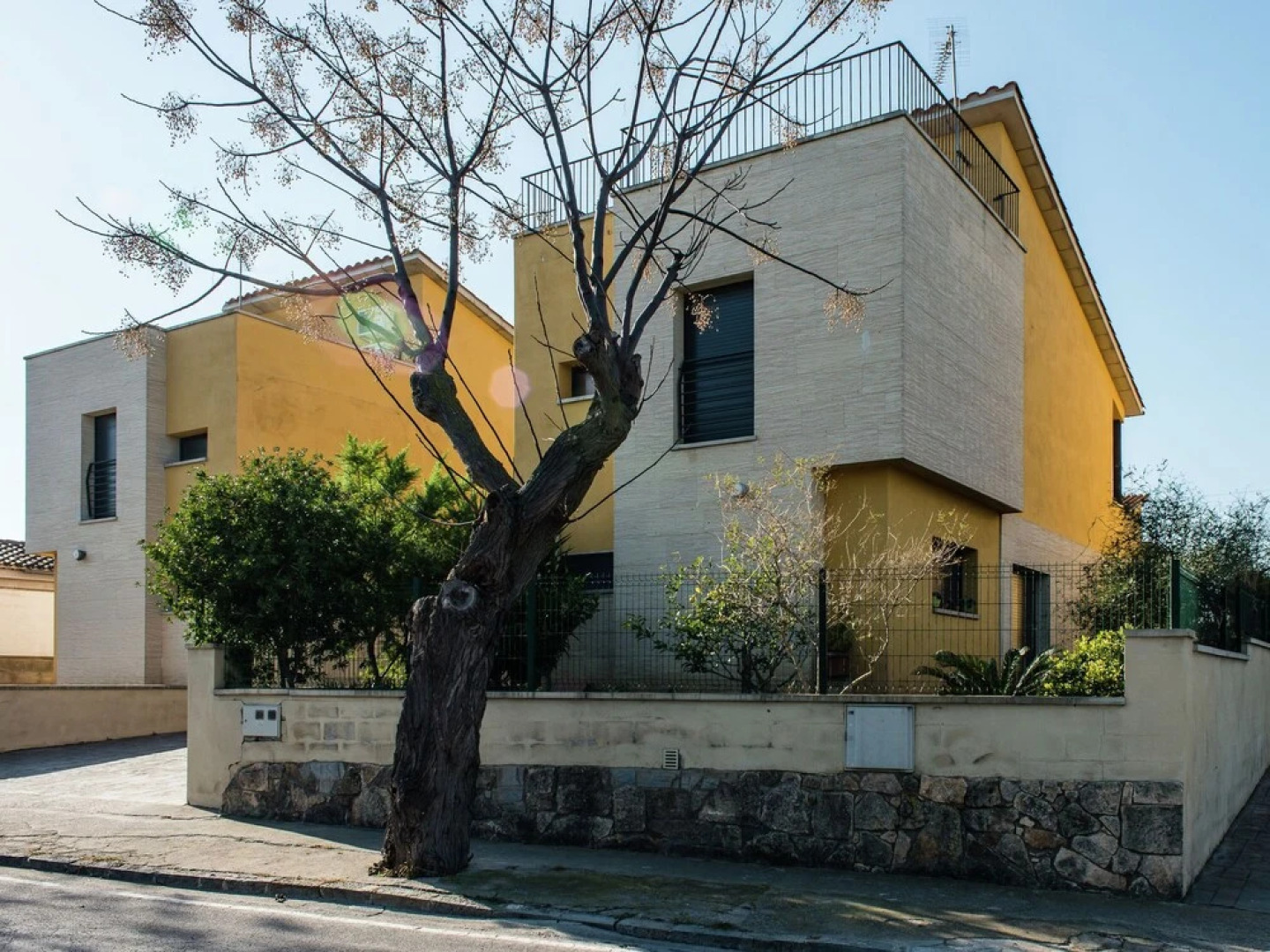 Pretty Holiday Home in Sant Pere Pescador With Swimming Pool