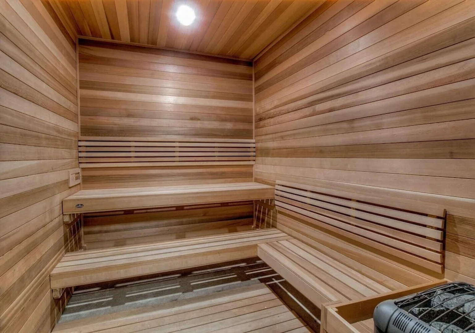 Perfectly Located 1br - Steps To Ski & Apres Fun - Sleeps 4 1 Bedroom Condo by RedAwning