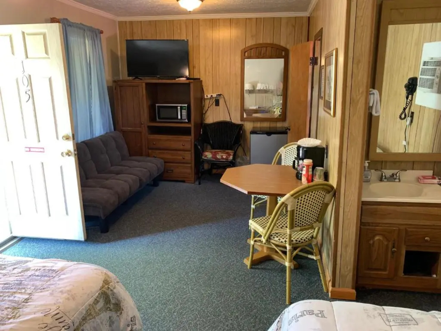 Phillips Historic Motel & Cottages