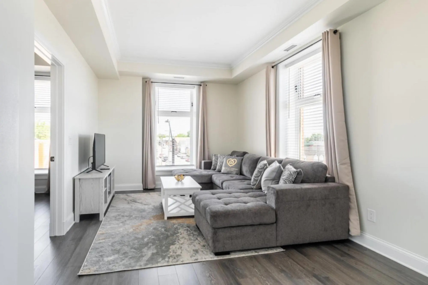 Luxury Rideau Apartments 2bdp6nobalcony1queen2twin