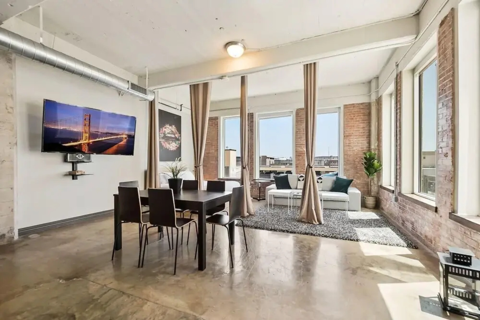 Downtown Dallas Apartments by Hosteeva