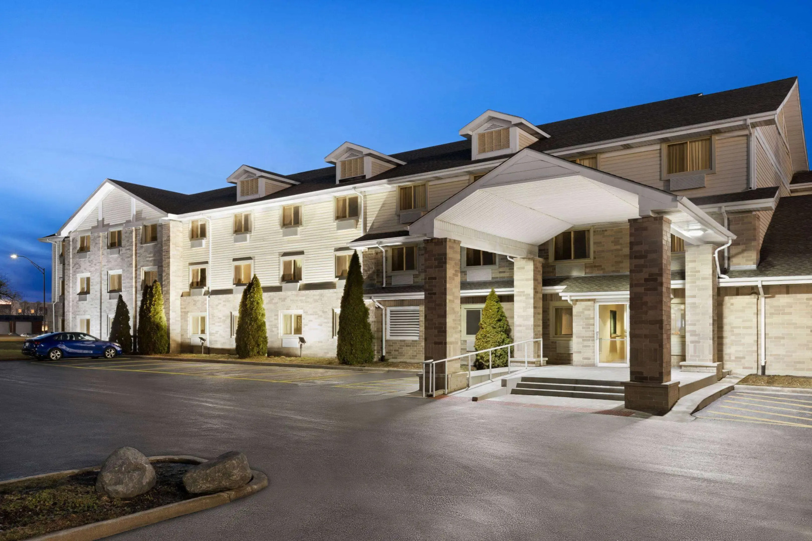 Super 8 by Wyndham Joliet I-55 N/Chicago