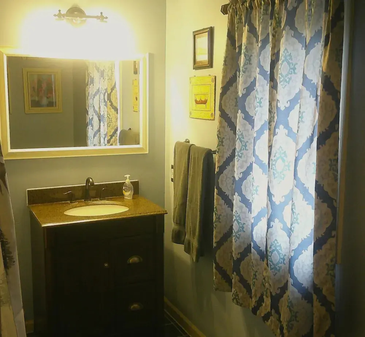 Lil Black Bear Inn