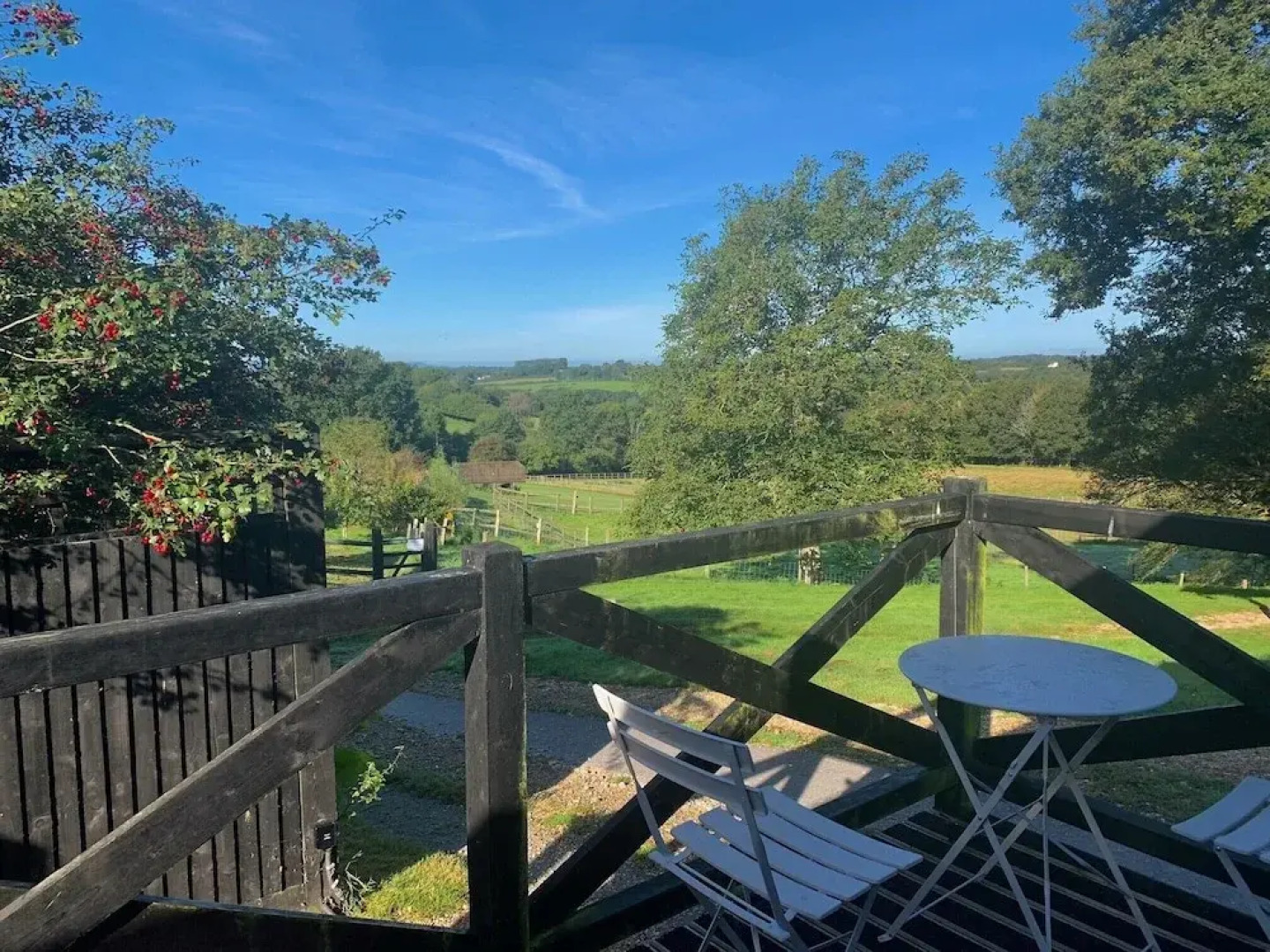 Flint Cottage - Sleeps 6 - Private Woodland