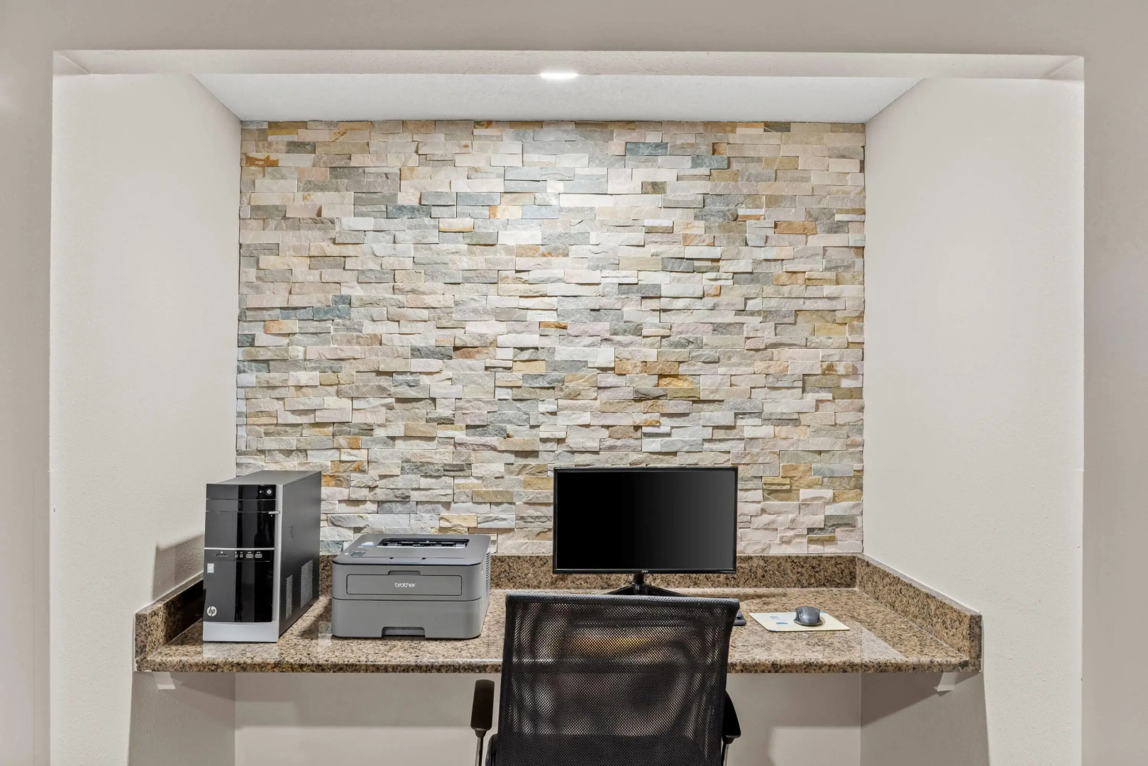 Days Inn & Suites by Wyndham Des Moines Airport