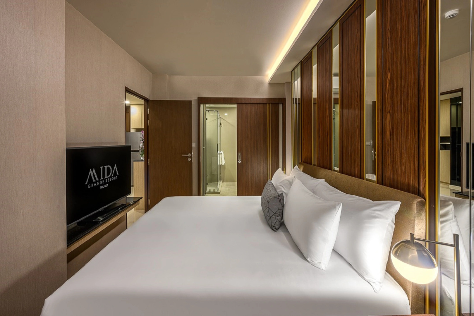 Курортный отель MIDA Grande Resort Phuket