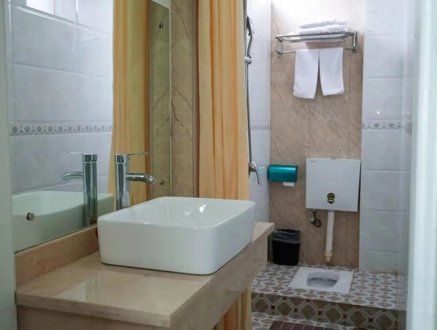 Linjiang Hotel