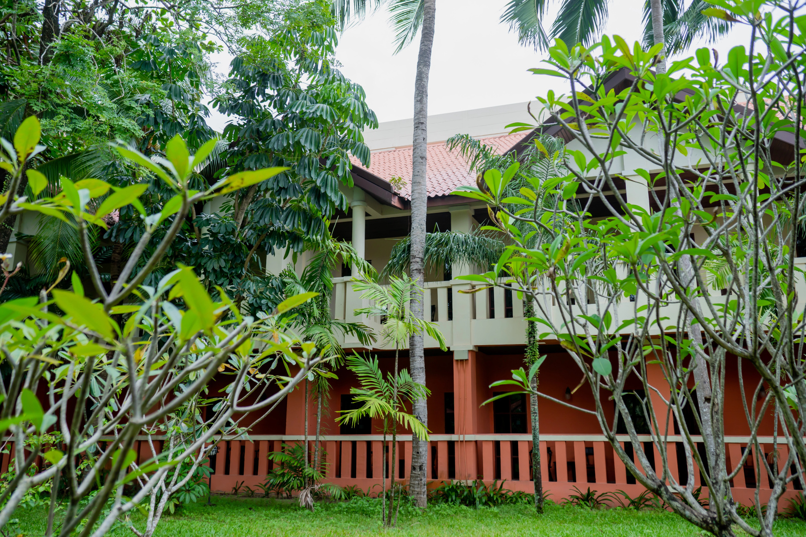 Phuket Leelavadee Hua Ting Resort