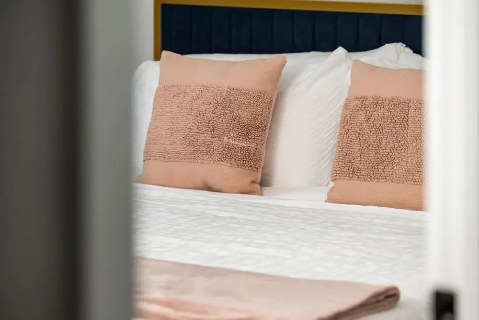 Gorgeous- 4 King Beds Near Den w Large Game Room