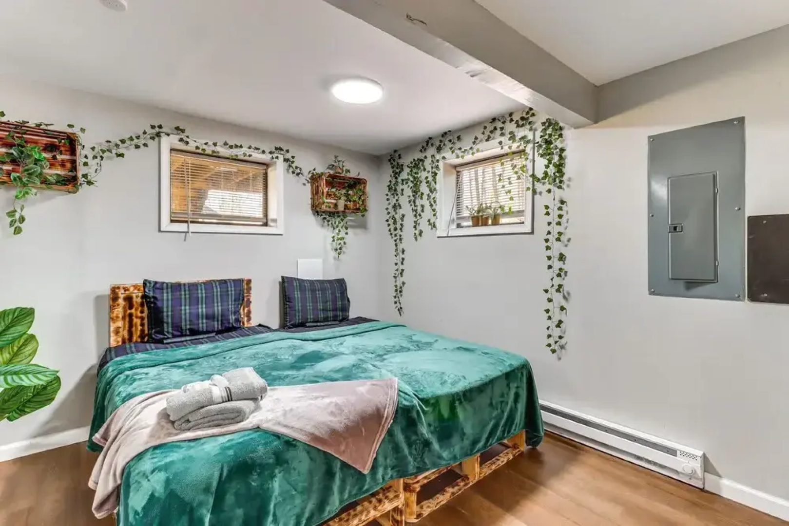 Pet-friendly Tobyhanna Retreat w/ Deck & Playset!