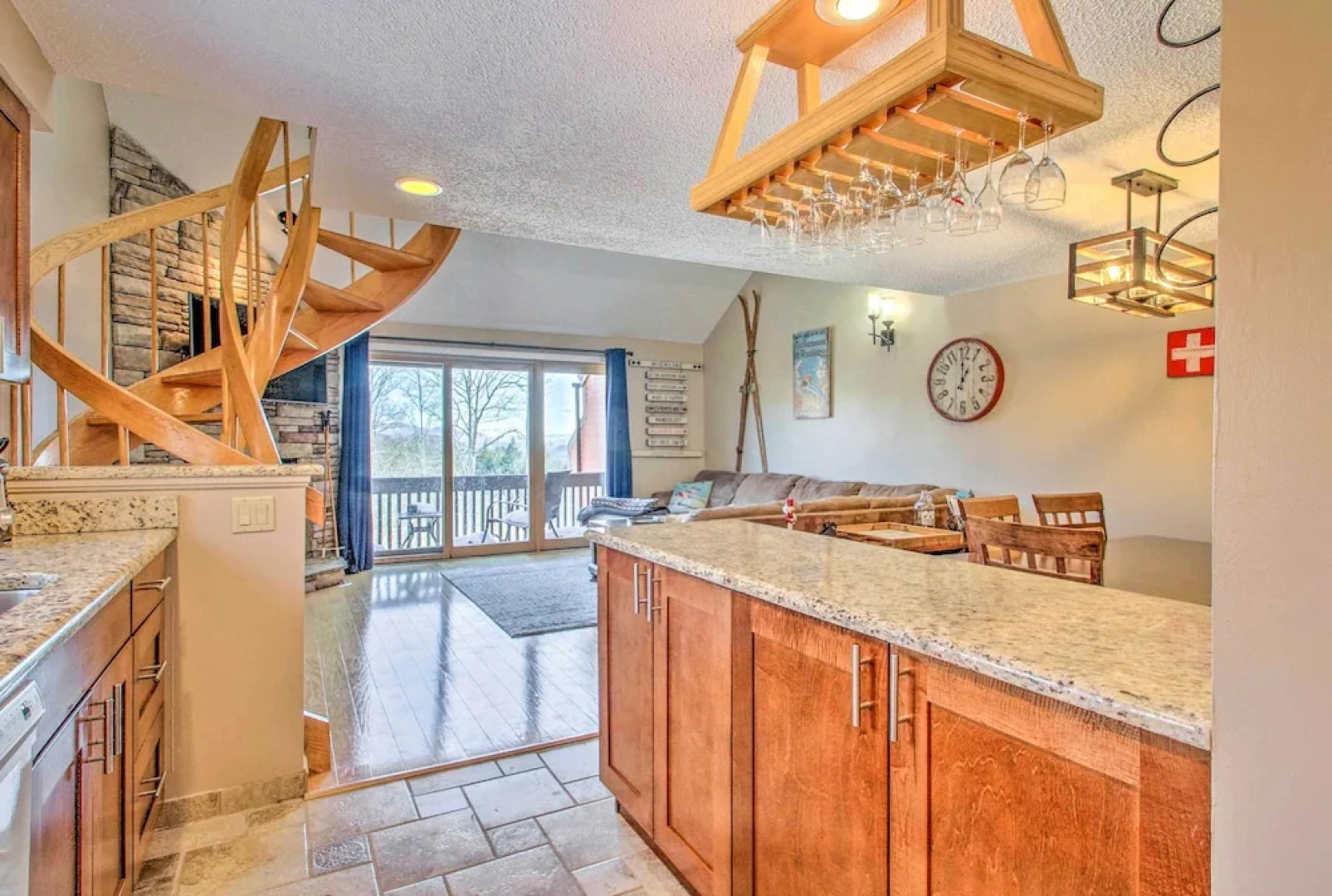 Ski Condo w/ Pool, Close to Story Land & Attitash!