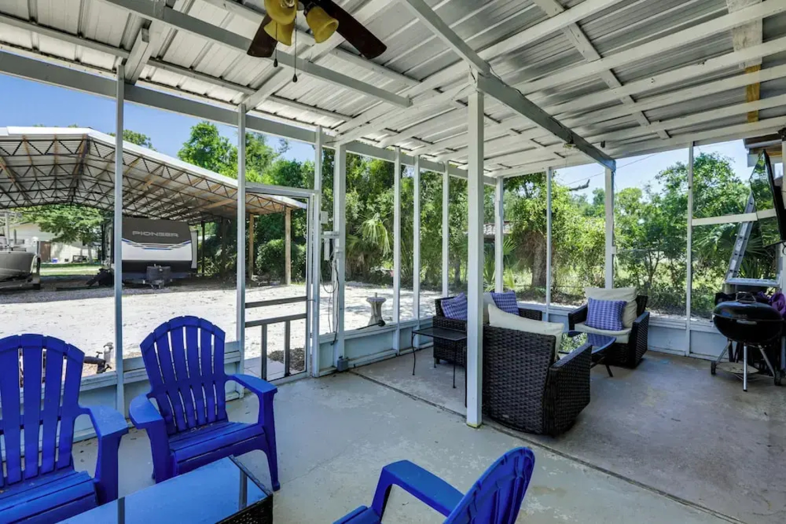 Walk to Pier & River: Dtwn Steinhatchee Escape!