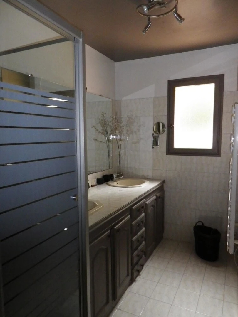 Villa With 3 Bedrooms in Taillades, With Wonderful Mountain View, Priv