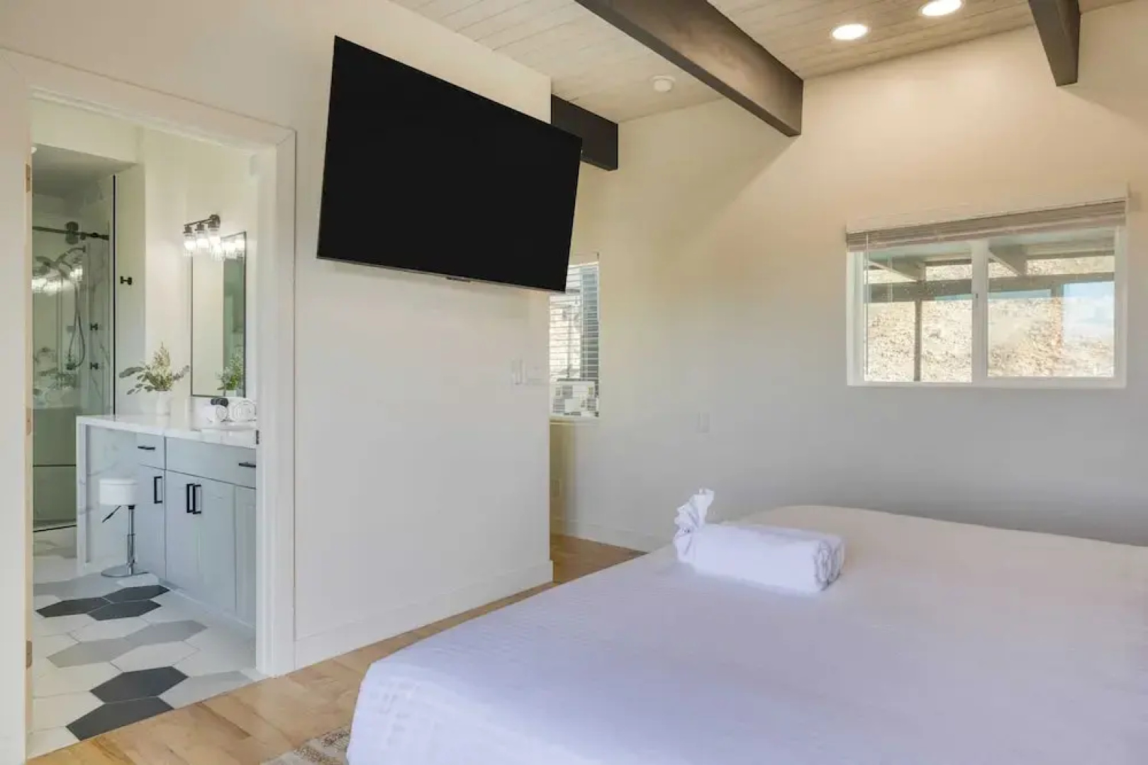 Panoramic Views, Private Pool, Patio Lounge w/ Firepit Royal Palm by Avantstay