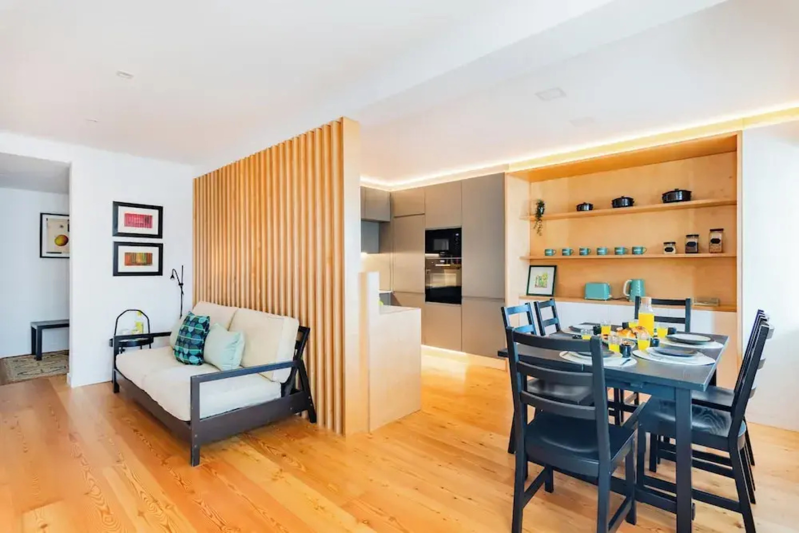 Oeiras Spacious and Coastal Flat