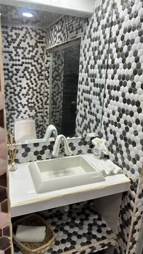 Emerald Luxe Suites