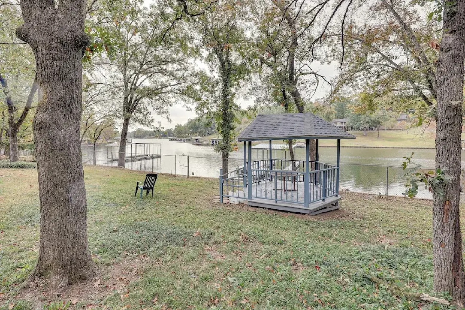 Spacious Hot Springs Lakehouse on Lake Hamilton!