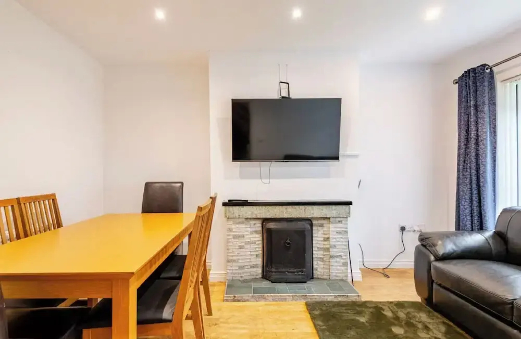 4 bed House - Private Garden - Free Parking