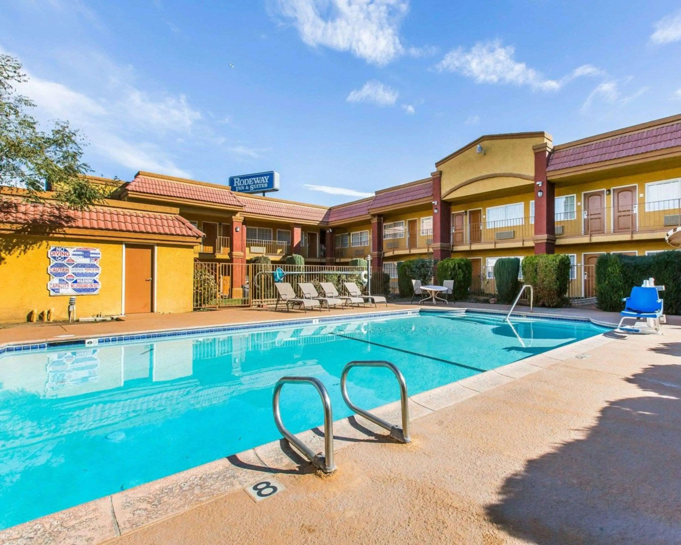 Rodeway Inn & Suites Corona